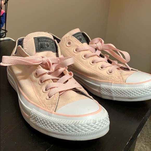 Women’s size 7 Converse shoes Light Pink - Picture 2 of 7
